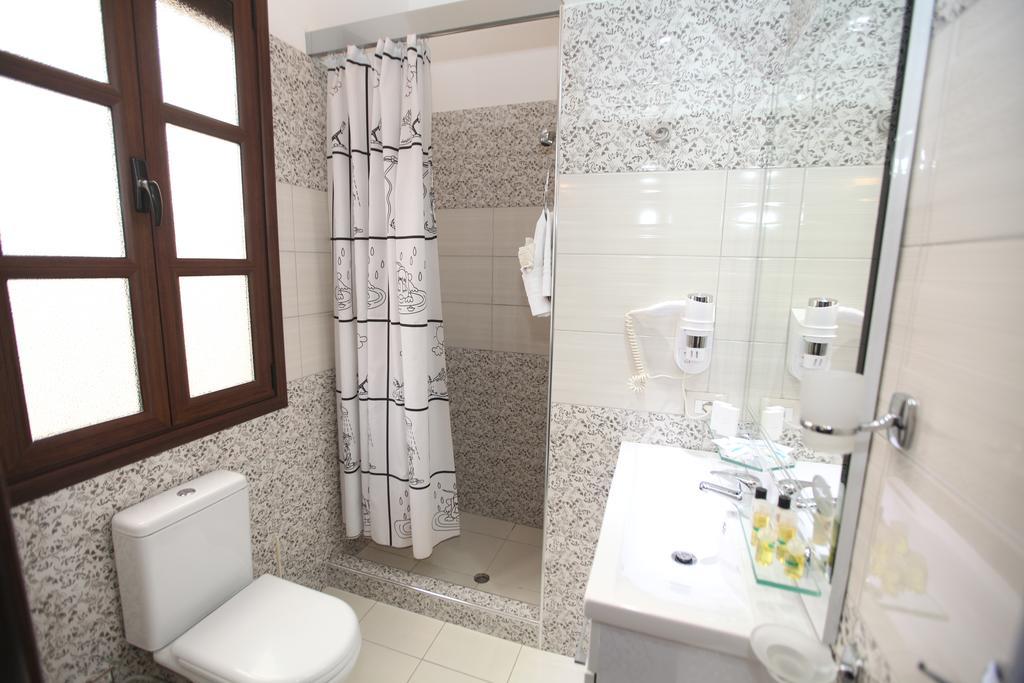 בראט Antipatrea Hotel מראה חיצוני תמונה